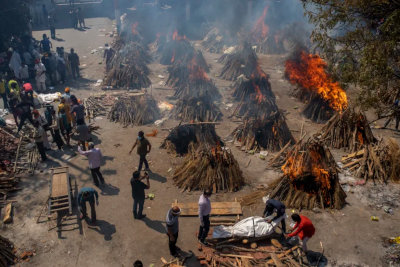 Indian funeral pyres in New Delhi